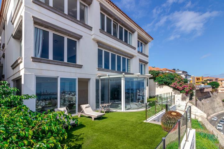 Exclusivo chalet en la calle Manuel de León Falcón ,con vistas panorámicas a la bahía photo 0