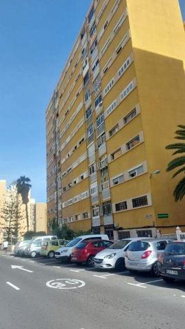 Piso en venta en La Feria. 3 habitaciones, 1 baño. Balcón. photo 0