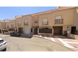 Chalet adosado en venta en Adra photo 0