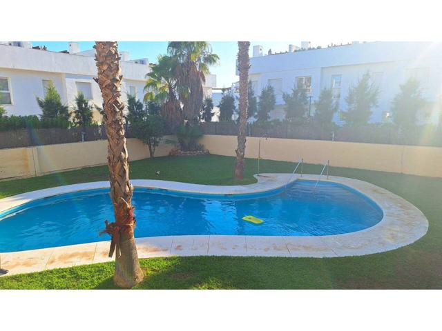 Chalet adosado en venta en Calahonda photo 0