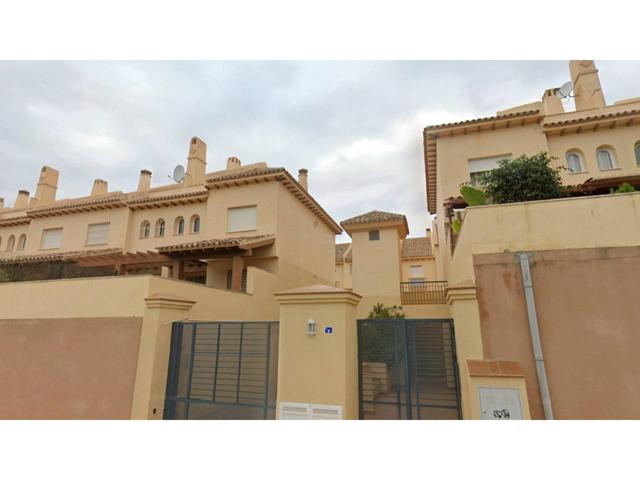 Chalet adosado en venta en Calahonda photo 0