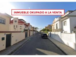 Chalet pareado en venta en Salteras photo 0