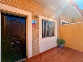 Vivienda Familiar Independiente en Zona Residencial con Jardín y Patio photo 0