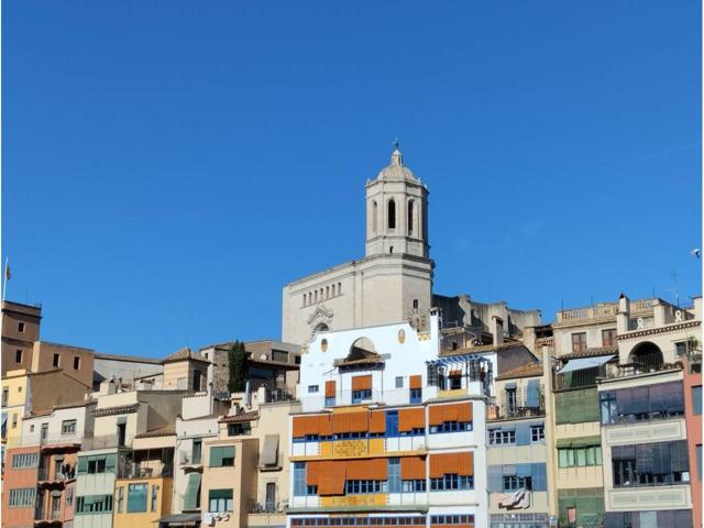 EDIFICIO EN GIRONA photo 0