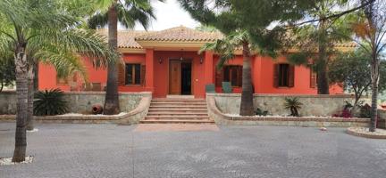 Villa En venta en Coín photo 0