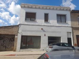 Se vende en Sabadell, estructura tipo casa de B+1 altura, para reformar íntegramente. Inscrita como casa. photo 0