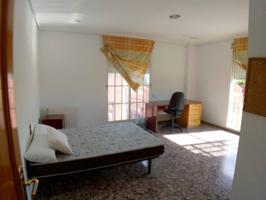Piso de estudiantes con 5 habitaciones en Moncada photo 0