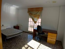 Piso de estudiantes con 5 habitaciones en Moncada photo 0