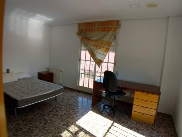 Piso de estudiantes con 5 habitaciones en Moncada photo 0