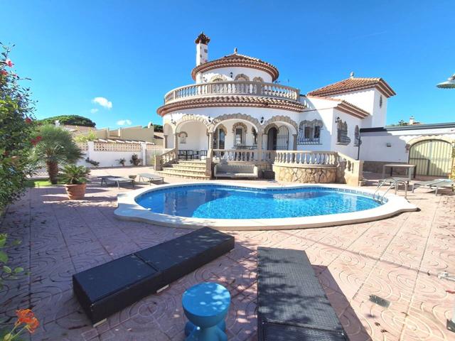 Chalet de 190m construido en parcela de 520m en Miami Platja photo 0