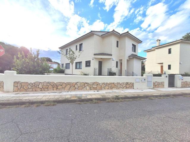 Adosado de 204m a 300m de la Playa en Miami Platja photo 0