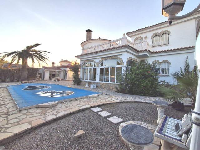 Chalet + apartamneto de 293m en Miami Platja photo 0