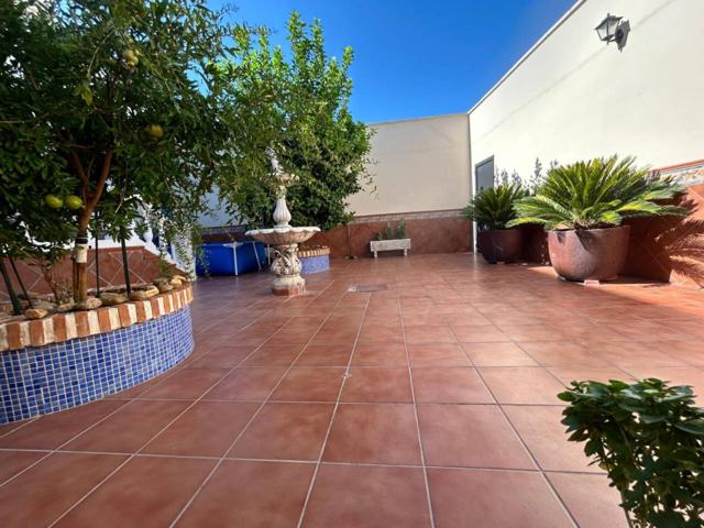 CASA EN PERFECTO ESTADO PARA ENTRAR A VIVIR CON GRAN PATIO, TERRAZA Y GARAJE PARA VARIOS VEHÍCULOS photo 0