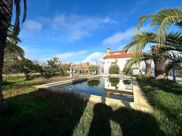 ¡¡¡GRAN CHALET CON PISCINA EN VILLANUEVA DE LA SERENA, TOTALMENTE PREPARADO PARA VIVIR EN ÉL!!! photo 0