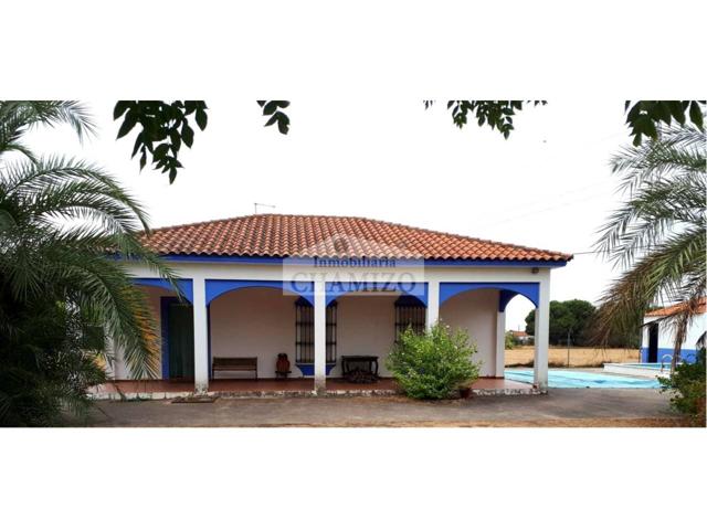 CHALET con PISCINA situado muy cerca de Villanueva de la Serena. 🏠☀️🌳 photo 0