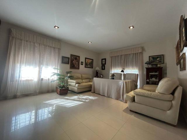 ¡¡¡ MAGNÍFICA CASA ADOSADA DE ESQUINA TOTALMENTE PREPARADA Y CON UN GRAN GARAJE !!! photo 0