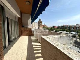 ¡GRAN PISO CON TERRAZA Y MUY BUENAS VISTAS EN EXCLUSIVIDAD EN ZONA CENTRO CON GARAJE! photo 0