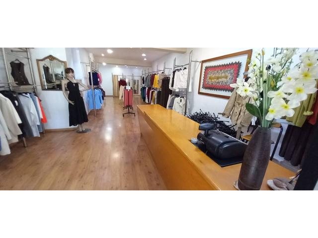 LOCAL DE 131m2. Junto a la Farga. photo 0