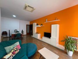 Piso en Venta con 110m2, 4 habitaciones y 2 baños, Ascensor, Aire acondicionado y Calefacción Gas Natural. photo 0