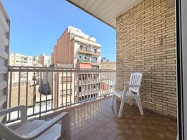 Gran oportunidad en Collblanc : 4 habitaciones, balcón y plaza de parking photo 0