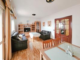 CASA UNIFAMILIAR ADOSADA photo 0