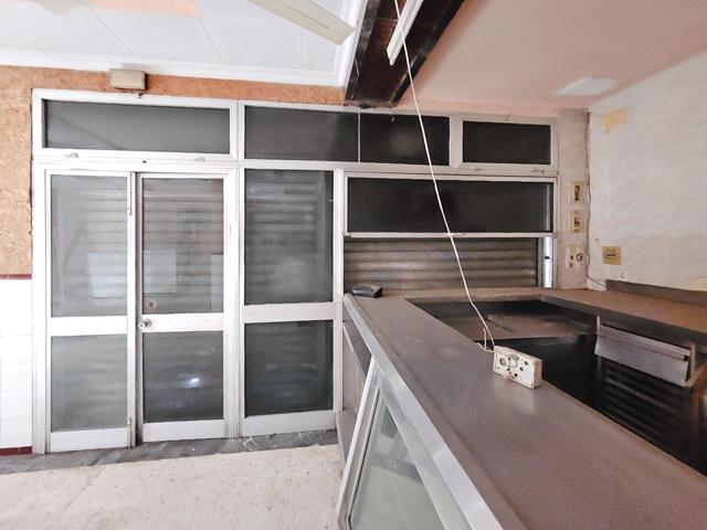 LOCAL COMERCIAL EN ZONA COMERCIAL Y DE PASO photo 0