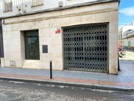 ¡Local comercial de esquina en alquiler en pleno centro de Dos Hermanas! photo 0