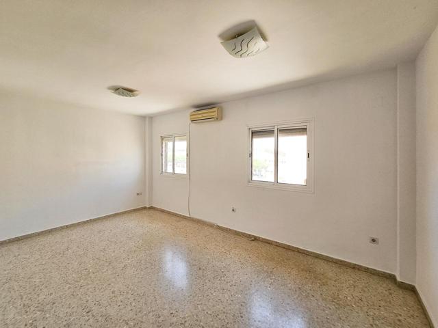 ¡Tu nuevo hogar te espera! Precioso piso VPO con garaje y trastero en Alcalá de Guadaíra photo 0