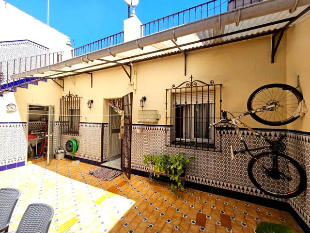GRAN CASA EN PLANTA BAJA JUNTO AL CENTRO COMERCIAL WAY! photo 0