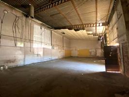 Oportunidad de Inversión: Amplia Nave Industrial en Polígono Fuente del Rey Bellavista. photo 0