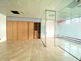 ¡Tu Oficina Ideal en la Avda. de España! Luminosa y Lista para Entrar. photo 0