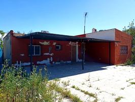 ¡Oportunidad Única! Chalet Rústico con Gran Parcela en Hacienda Mendieta, Alcalá de Guadaíra photo 0