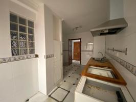 ✨ ¡ENCANTO Y LUZ! Piso de 2 Hab. con Patio Privado en Dos Hermanas (Primera Planta) Oportunidad Ideal para Inversion o Primera Vivienda photo 0