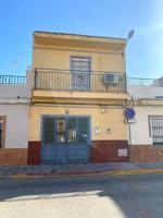 ¡Espacio, Luz y Vida Familiar! Casa Adosada de 136 m² en Dos Hermanas photo 0