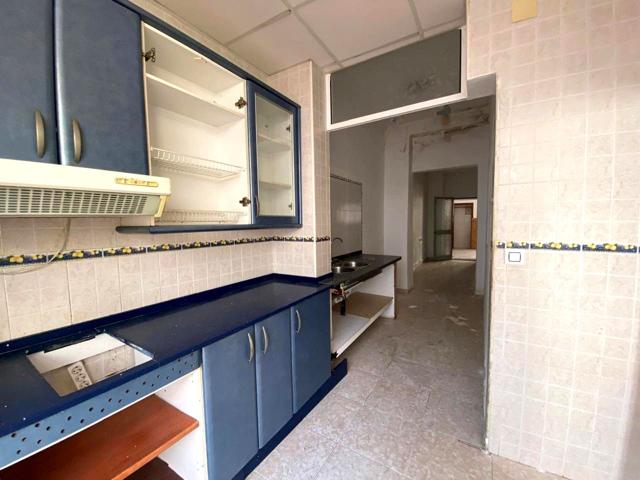 ¡Espacio, Luz y Vida Familiar! Casa Adosada de 136 m² en Dos Hermanas photo 0