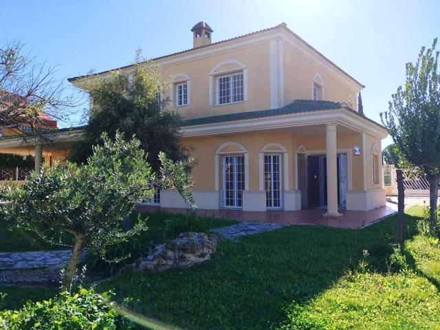 CHALET INDEPENDIENTE EN TORREQUINTO: SU OASIS A UN PASO DE SEVILLA photo 0