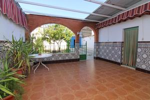 ¡Gran Casa en Torremejía con Patio, Terraza, Cochera y Posibilidad de Dos Viviendas! photo 0
