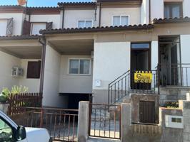 PRECIOSA CASA ADOSADA EN CARCABOSO photo 0