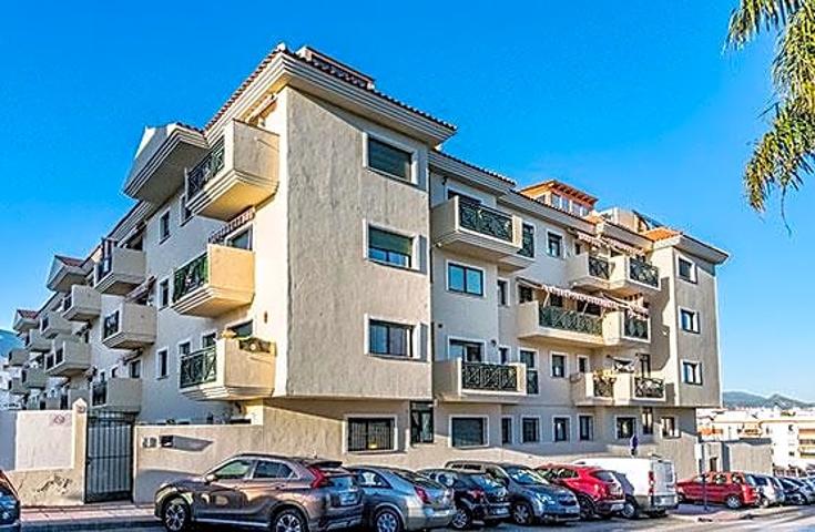 Local en venta en Estepona de 621 m2 photo 0