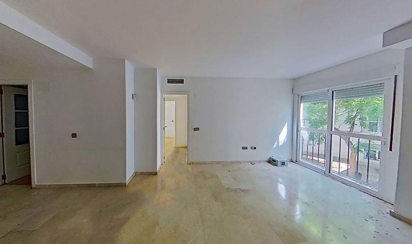 Apartamento en venta en Estepona de 74 m2 photo 0