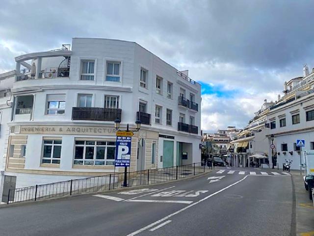 Local en venta en Mijas de 171 m2 photo 0