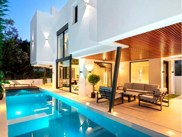 Mansión en venta en Marbella de 371 m2 photo 0
