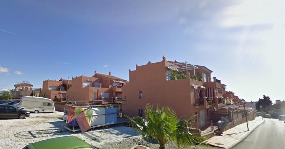 Piso en venta en Estepona de 107 m2 photo 0