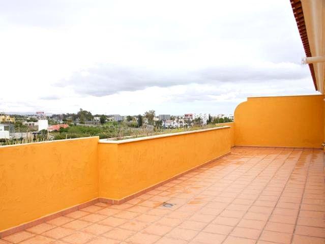 Piso en venta en Estepona de 99 m2 photo 0