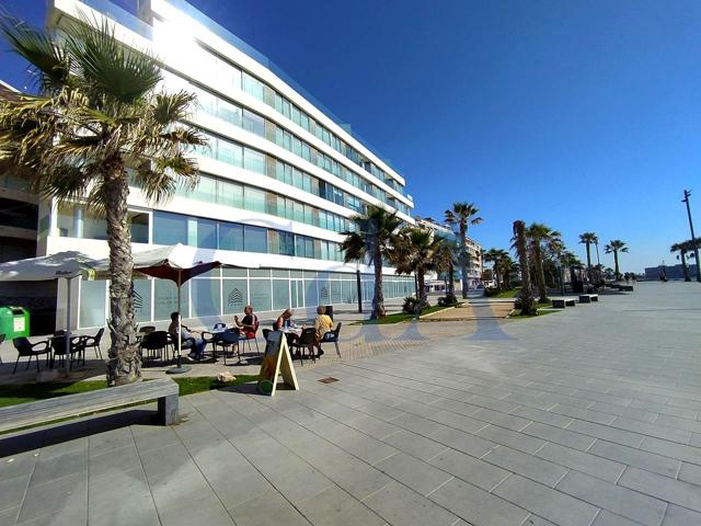 Impresionante local en la mejor zona de Torrevieja photo 0