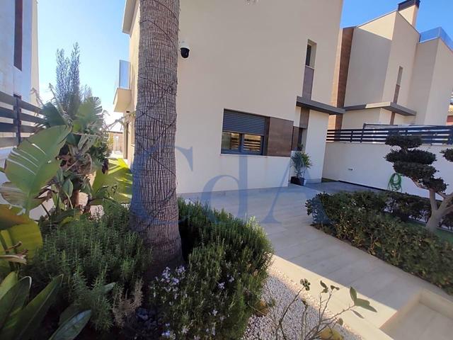 Casa - Chalet en venta en Finestrat de 140 m2 photo 0