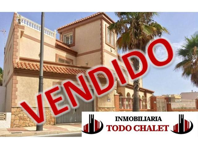 Chalet en venta en Urbanización Roquetas de Mar-Las Marinas photo 0