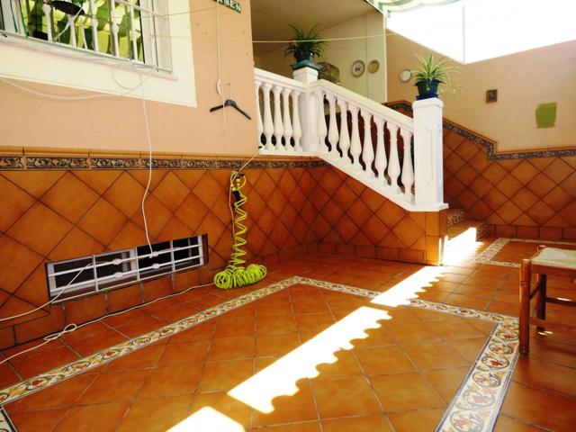 Casa adosada en venta en Romanilla-Plaza de Toros photo 0