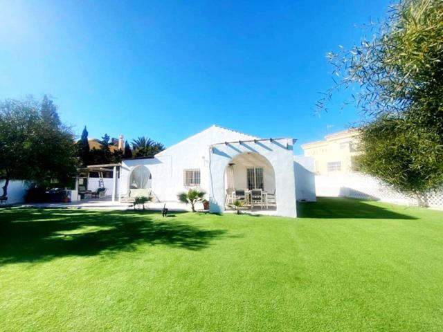 Chalet con piscina en parcela propia de 1.300 m² photo 0