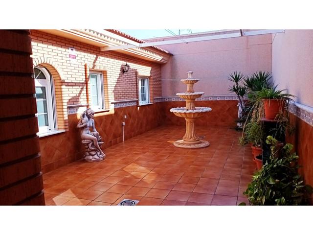 Exclusivo Chalet Dúplex con Almacén en el Corazón de Roquetas de Mar photo 0